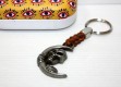 Llavero Piel Trenzada Calavera Luna en Caja Metal