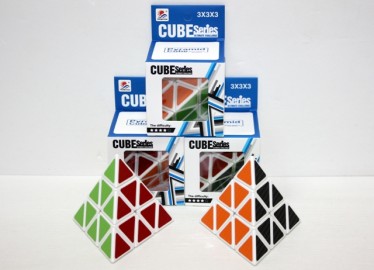 Cubo Tipo Rubick Pirámide Filos 3x3x3